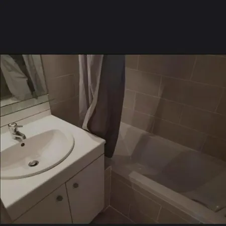 Jolie T2 En Rez De Jardin Avec Piscine *